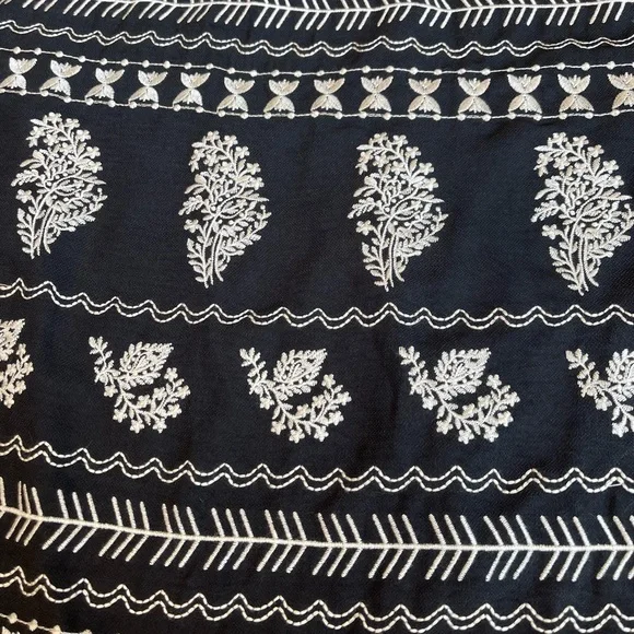 THML Black & Cream Embroidered Halter Maxi Dress NWT Women’s Size Medium - Picture 10 of 11